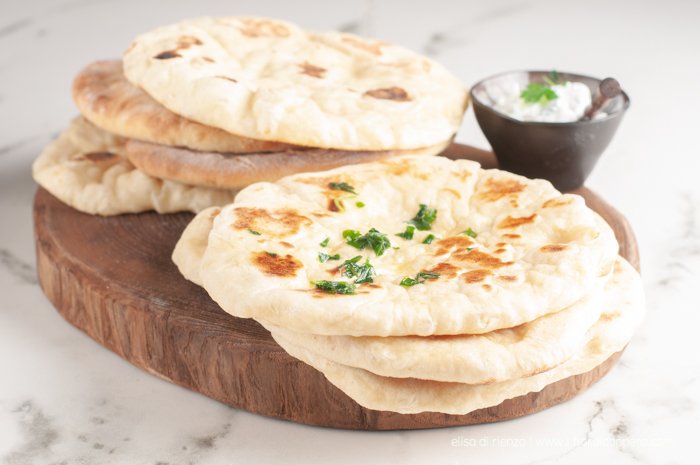 Naan, la ricetta perfetta del morbido pane indiano - il fior di cappero