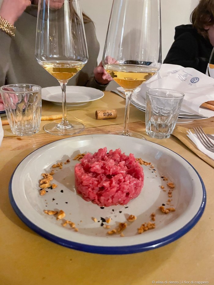 3 giorni nelle Langhe: itinerari tra borghi e vigneti 33 vineria sociale a la morra