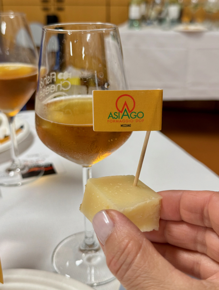 Formaggio Asiago e Gin: un accostamento insolito ma molto piacevole 16 formaggio asiago e gin