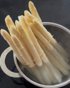 asparagi bianchi