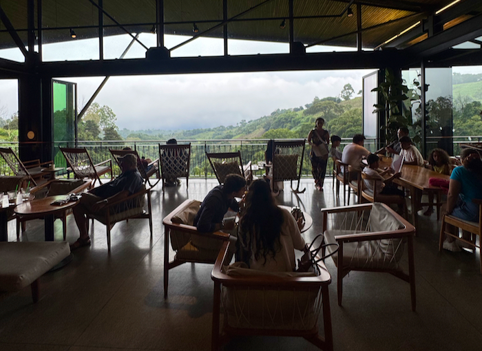 Costa Rica on the road, tra vulcani, oceani e foreste 59 Costa Rica starbuks