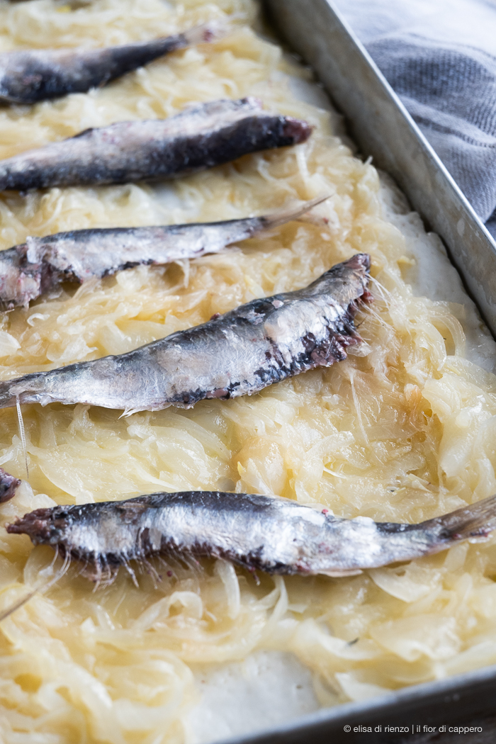 Pissaladière alla veneta: con cipolle e sarde sottosale 4 Pissaladière