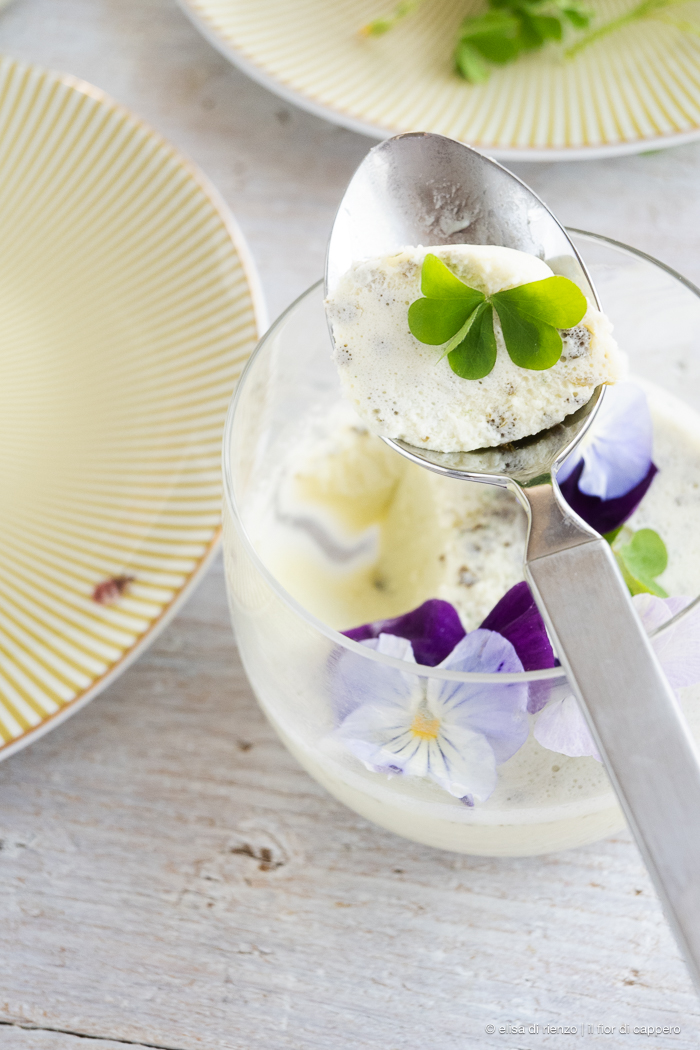 Panna cotta con acetosella: il dessert primaverile perfetto 10 panna cotta con acetosella