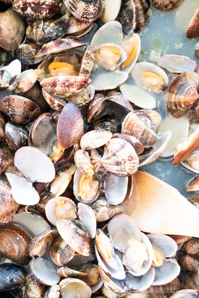 Spaghetti co le cape, ovvero gli spaghetti con le vongole alla veneziana 12 vongole