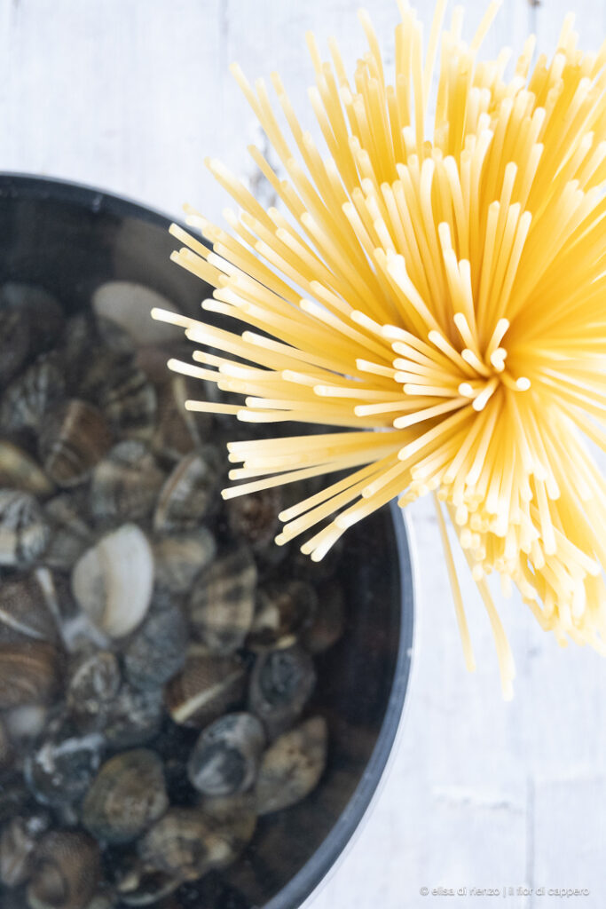 Spaghetti co le cape, ovvero gli spaghetti con le vongole alla veneziana 11 vongole e spaghetti